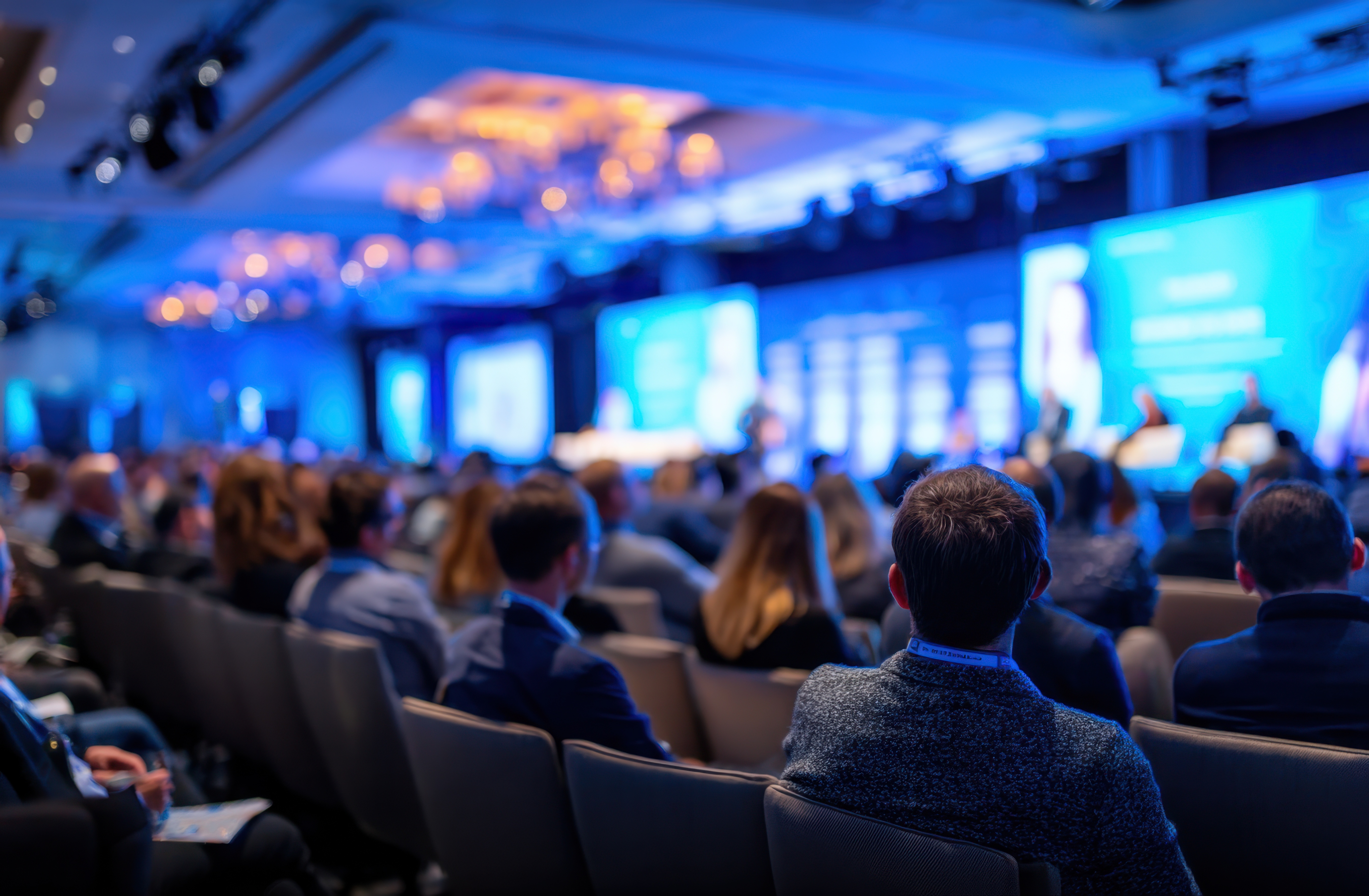 pessoas em uma palestra